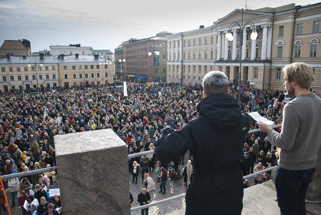 Suojeluasiantuntija Otto Bruun puhuu Ilmastomarssilla 2018. Kuva: Felix Siivonen.