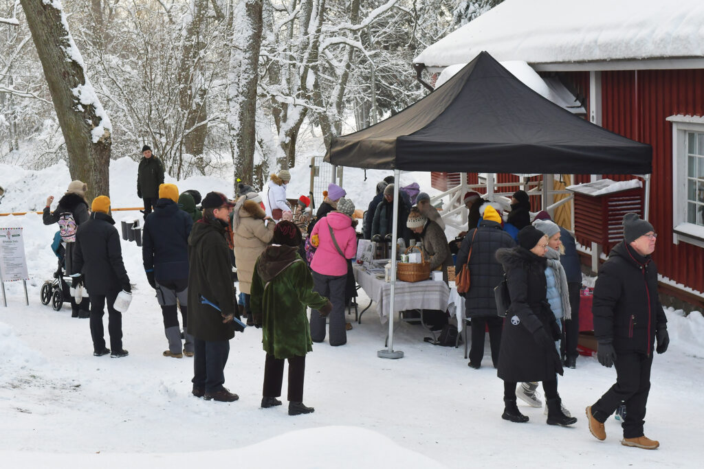 Kahvituspiste Kirkonkylän joulu -tapahtumassa. Kuva: Kimmo Jääskeläinen